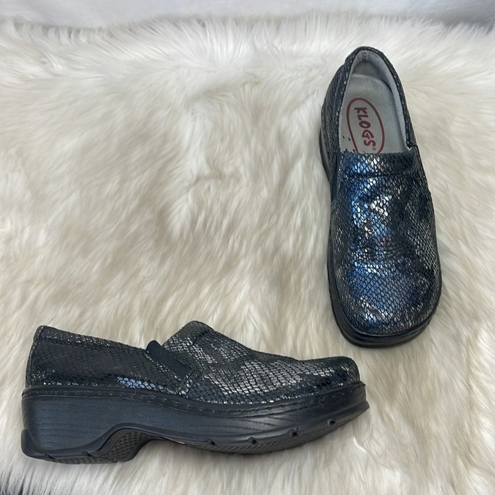 Klogs Black/Blue Irridescent Snakeskin Clogs Sz 8‎